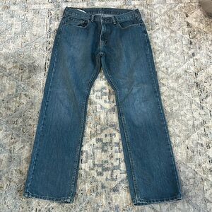 Men’s Levi’s blue jeans 559 33x32.